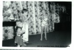 1977-07 Grandmas house, Dawn, Darren, Stacey.jpg
