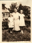 1935 ish Aunt Julie & Juliet on Right_1.jpg